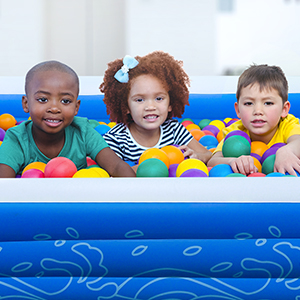 Inflatable ball pool