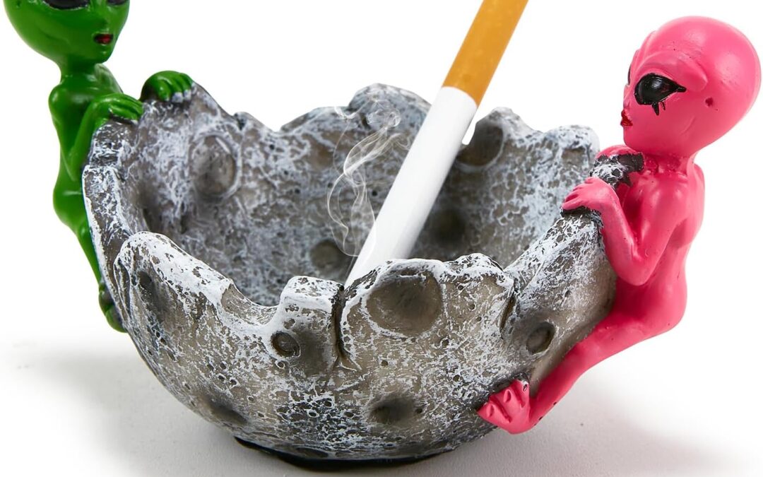 Fantasy Ashtray Ash Holder for Smokers Cigarettes Desktop Decoration Garden Statue Gift Outdoor Lawn Patio Gift for Home Office Balcony Yard Lawn